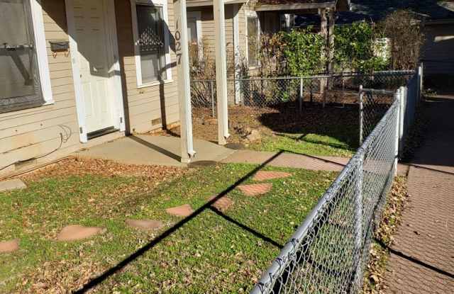 1 Bedroom/1 Bath Cottage Near Downtown Redding