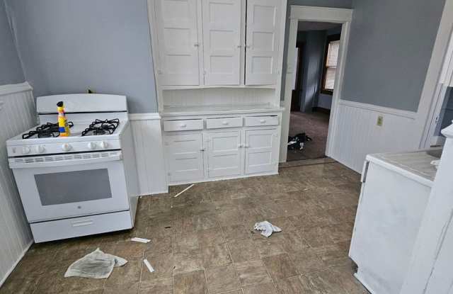 Upper 3 bedroom west side