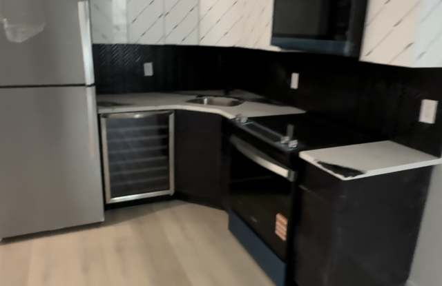 1219 West Airdrie Street - 3