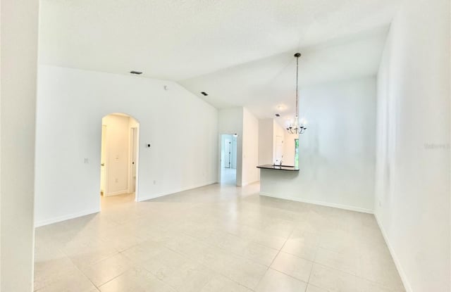 8 CORAL REEF COURT N