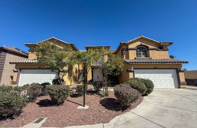 SPACIOUS HOME IN GATED COMMUNITY WITH POOL, RV PARKING & 4-CAR GARAGE!