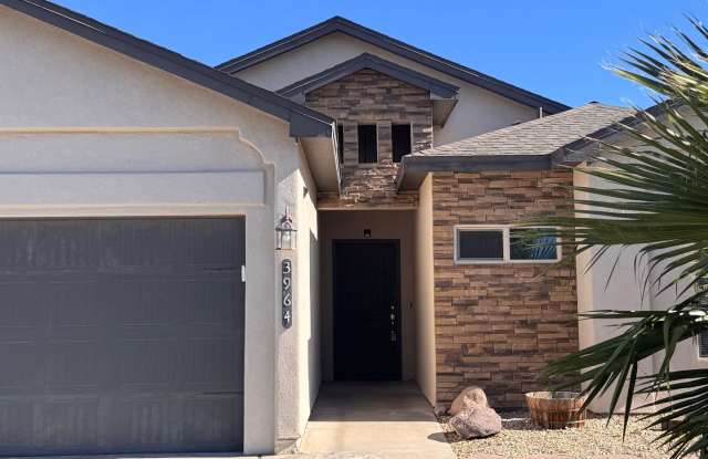 Beautiful Home in Great Location-, $500 off first months rent