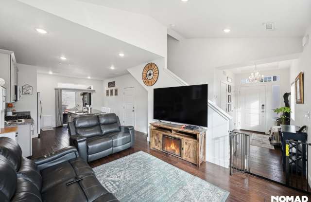 Charming 2BR House in Aurora