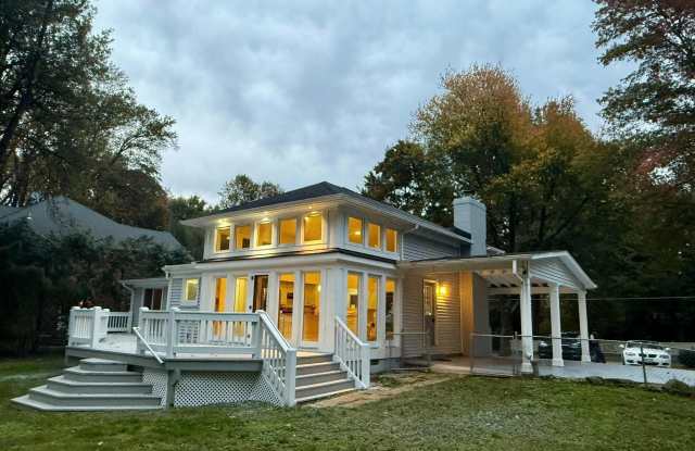 Photo of 4126 MAPLE Avenue N