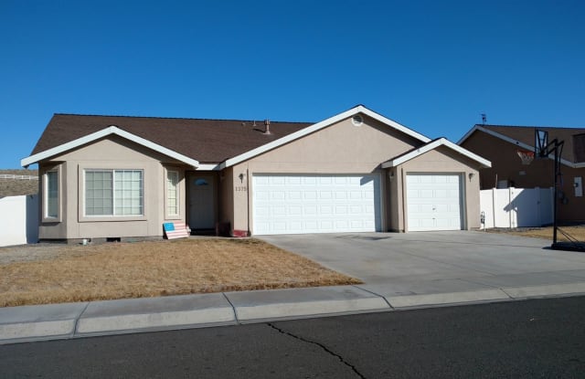 1375 White Bluffs Cir - 1375 White Bluffs Cir, Fernley, NV 89408