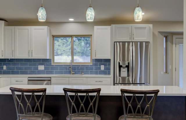 PROMO $500.00 OFF FIRST MONTH'S RENT!