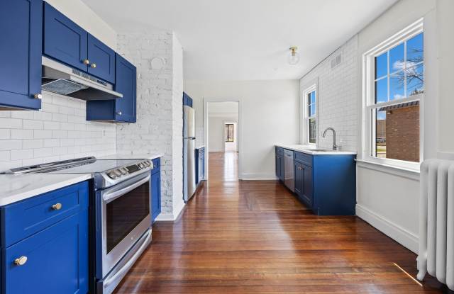 852 Farmington Avenue