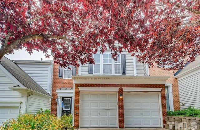 Elegant Long Lake Townhome | Hardwood Floors | 2-Car Garage | Pool