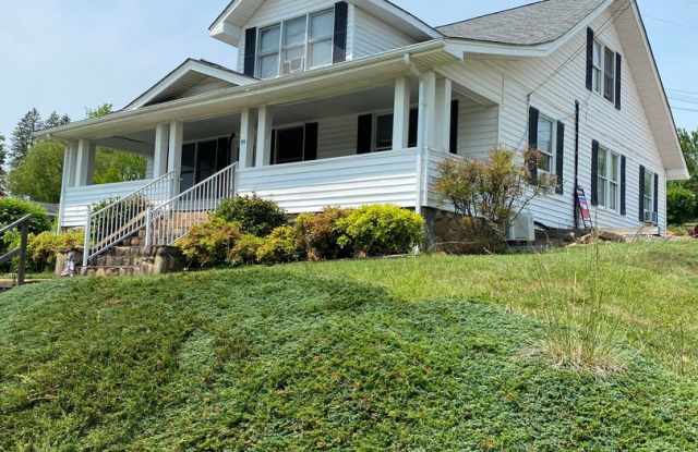 Photo of Beautiful apartment with mountain views, walking distances to Down Town Mars Hill! Washer and dryer!