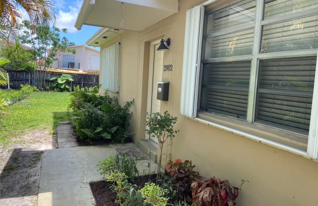 2982 SW 25th St - 2982 SW 25th St, Miami, FL 33133