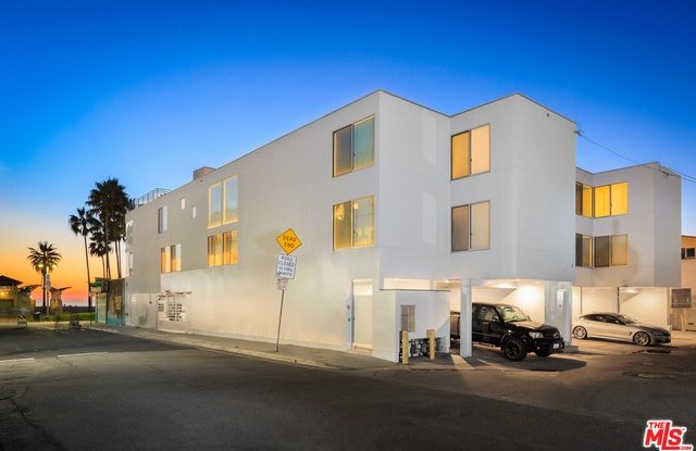 11 Brooks Ave