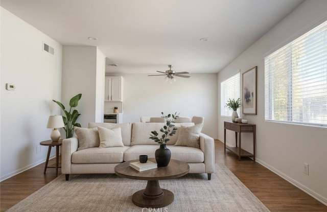 Photo of 18619 Collins