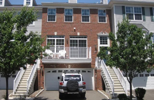 24 FOX HOUND CT - 24 Foxhound Court, Jersey City, NJ 07305