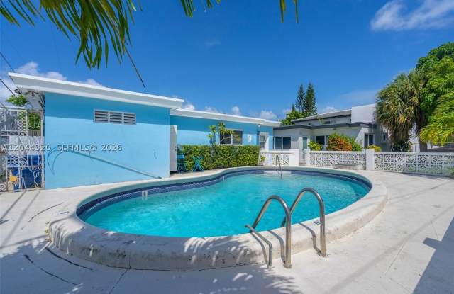 2120 Biarritz Dr
