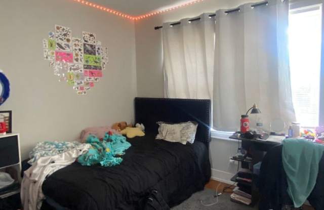 Photo of 6433 N Albany Ave