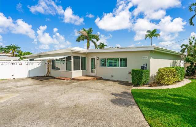 2424 NE 18th Ave