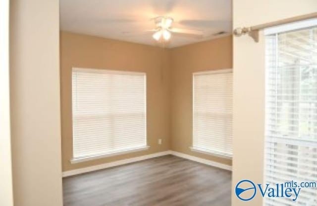 209 N Horseshoe Bend