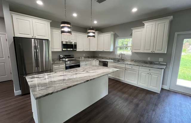 Upgraded New 3 Bedroom, 2 Bath home in Emerald Cove