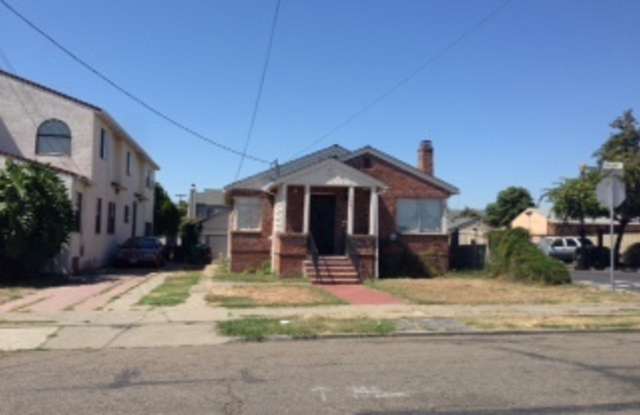 Photo of 3 Bedroom 1 Bath House in Oakland -- Coming Soon!!!