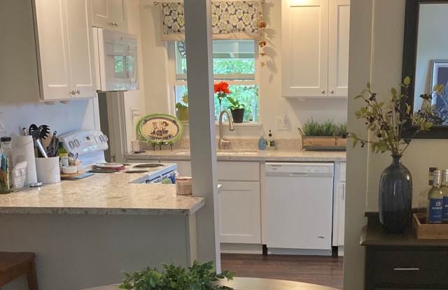 Fully Furnished Cottage in Camas Available for 7 Months!