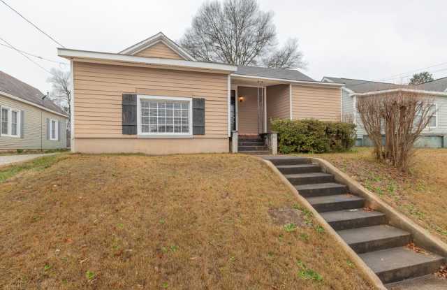 1 bed, 2 Bath, w/ bonus room, centrally located and convenient to downtown!