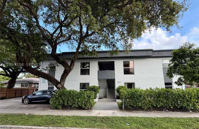 1305 NW 4th St