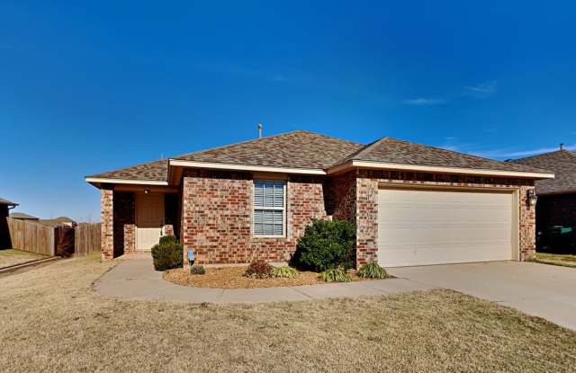 Very Nice 3 Bedroom House in Yukon Schools