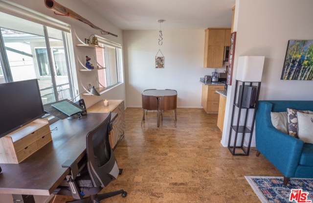 4209 McLaughlin Ave unit: 4