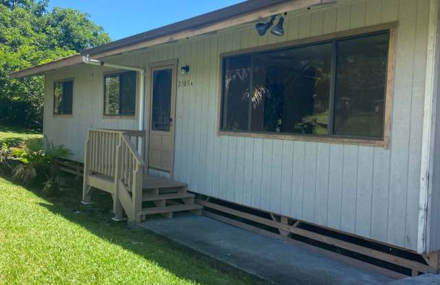 Conveniently Located 3BR/2BA Home in Hilo - 2305 Kinoole Street, Hilo, HI 96720