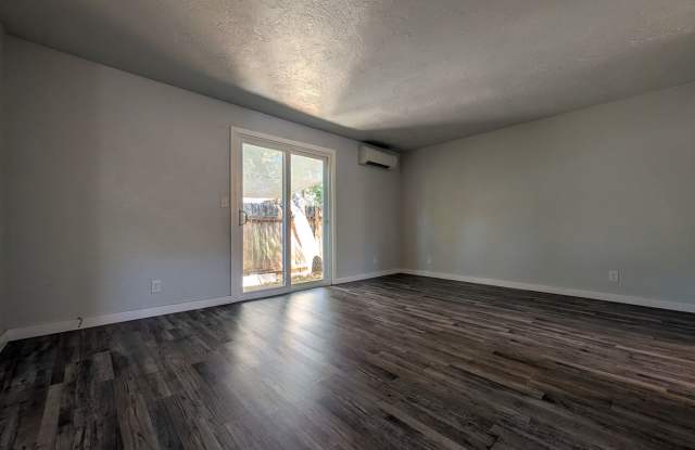 Cute 2bd/1.5bth unit with Private Patio and On Site Laundry!