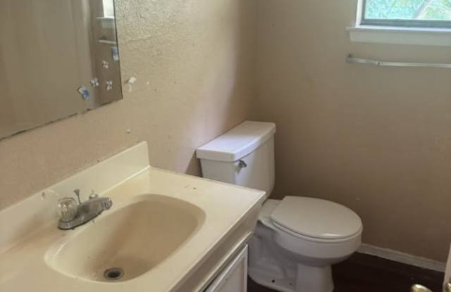 1432 Fitzhugh Avenue