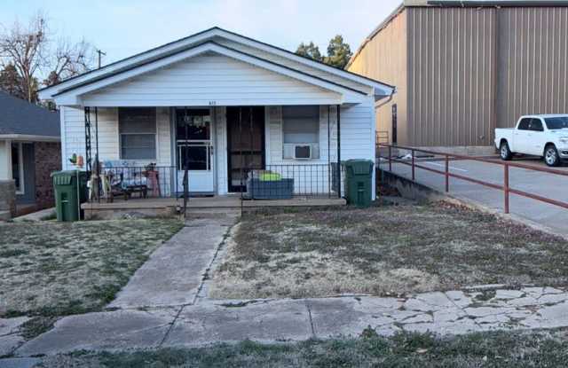 For Lease: Charming 1-Bedroom Duplex in the Heart of Yukon!