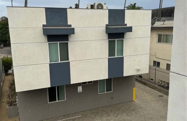 621 N Normandie Avenue 1/2