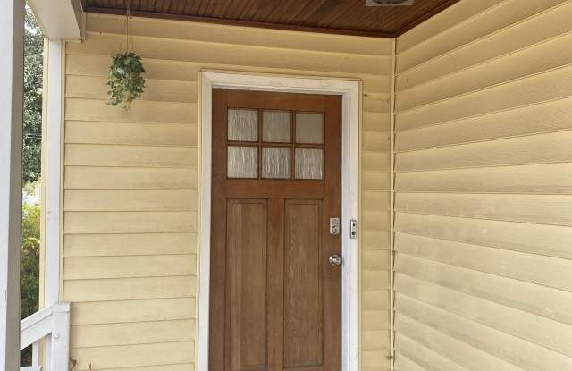 1216 Hawthorne Drive