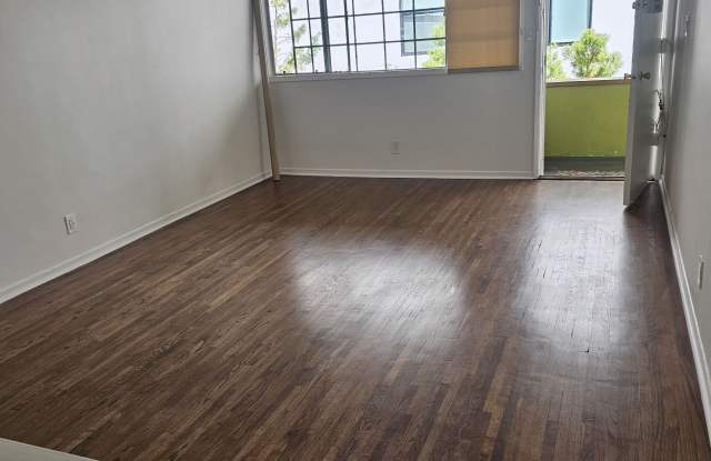 1536 Orange Grove Avenue