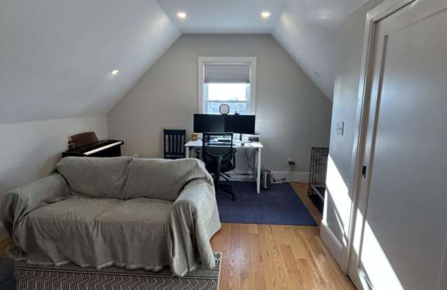 Photo of 319 Washington St.