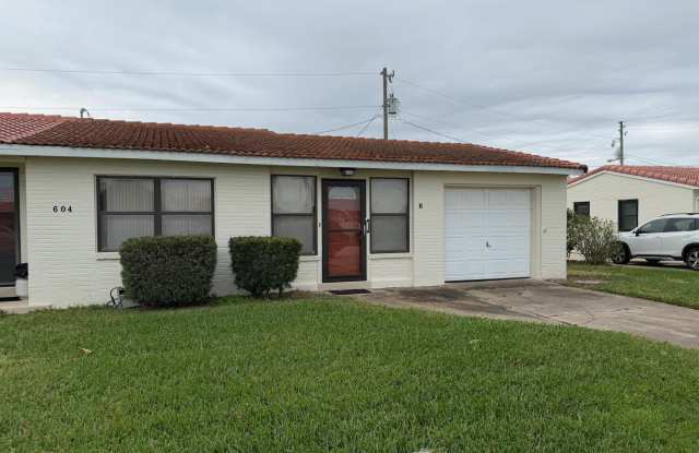 Photo of 604 Robin Road unit: B