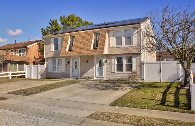 15 Manitoba Ave # B