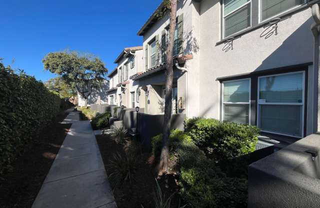 Beautiful corner unit townhome in the heart of Otay Ranch