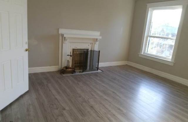 Charming 2BR Duplex in Saint Louis