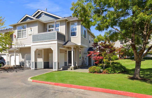 Ground Level Upgraded 2 Bedroom in Sterling Square!