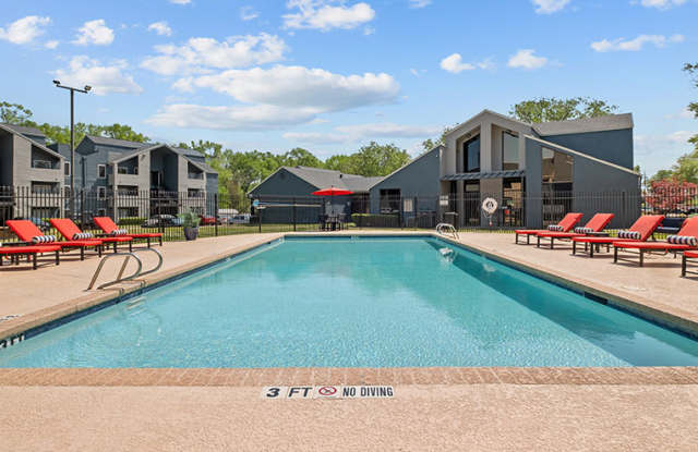 Hollytree Apartments