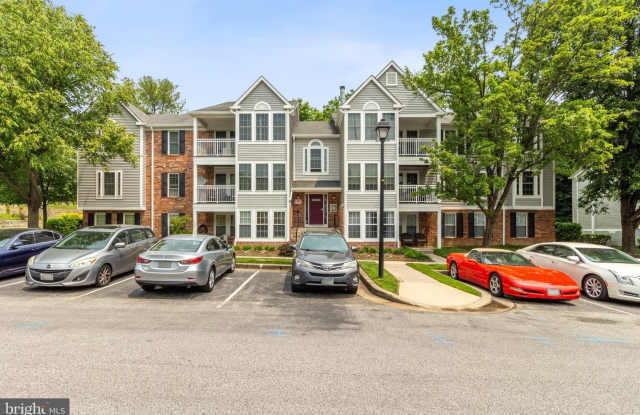 1318 GREENBRIAR CIR #6