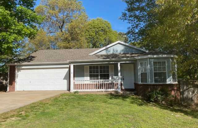 3272 Parkway Dr - 3272 Parkway Drive, Fayetteville, AR 72704