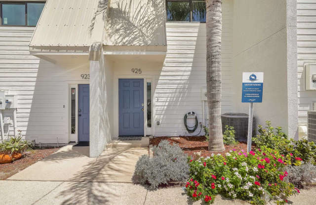 925 S Ponce De Leon Blvd