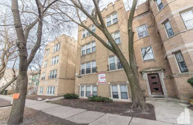 Photo of 6647 North Greenview Ave.