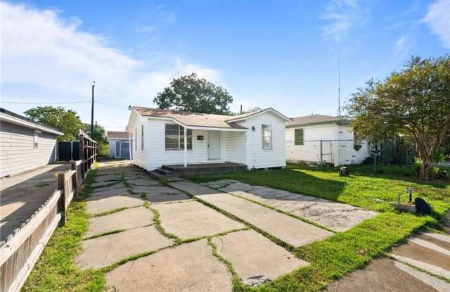 TWO BEDROOM ONE BATH UP FRONT WITH BACK APARTMENT