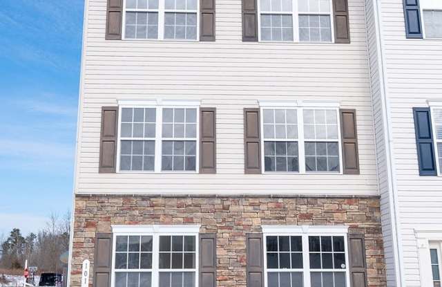 MINUTES TO QUANTICO - AVAILABLE NOW