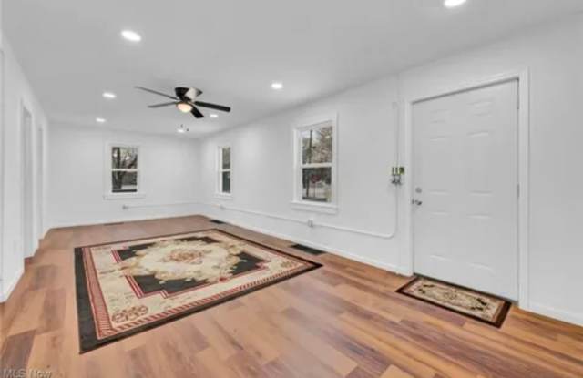 Charming 3BR House in Canton