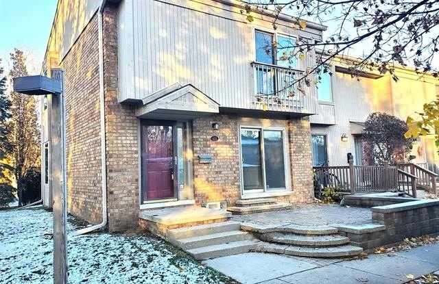 Photo of 673 Oakbrook W